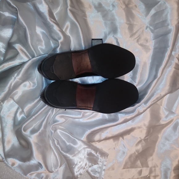 BRAND NEW CHURCH'S FAMOUS ENGLAND SHOES - Picture 3 of 3
